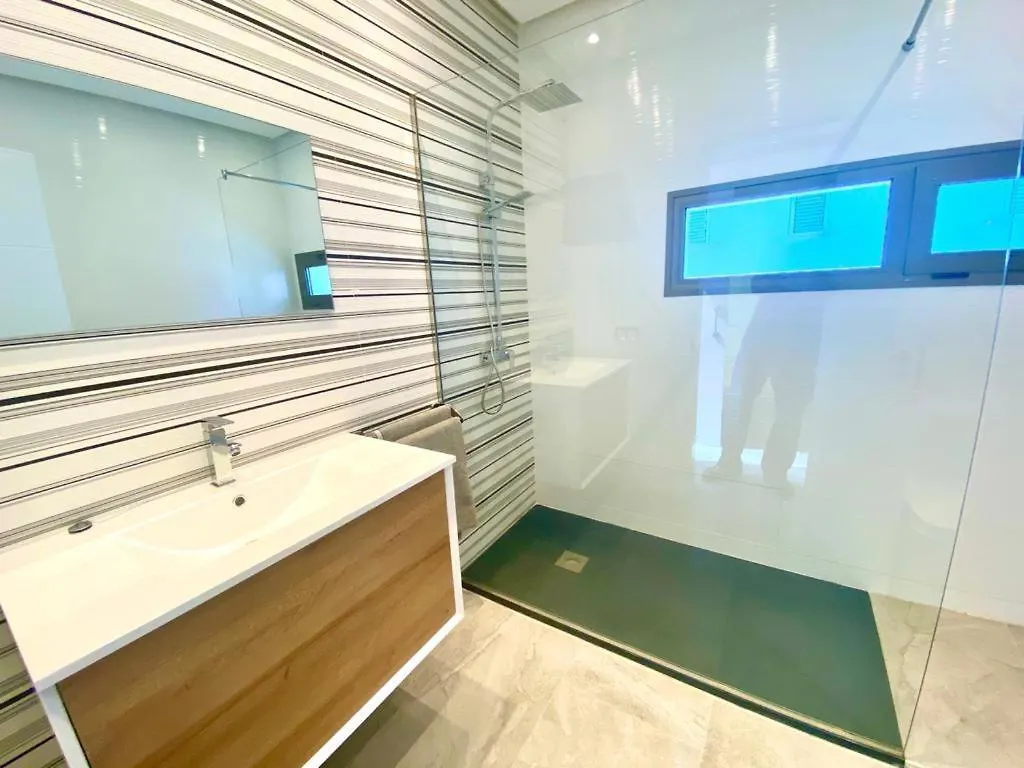 Luxury Villa Olivia 3 Beds - 3 Baths 卡门港
