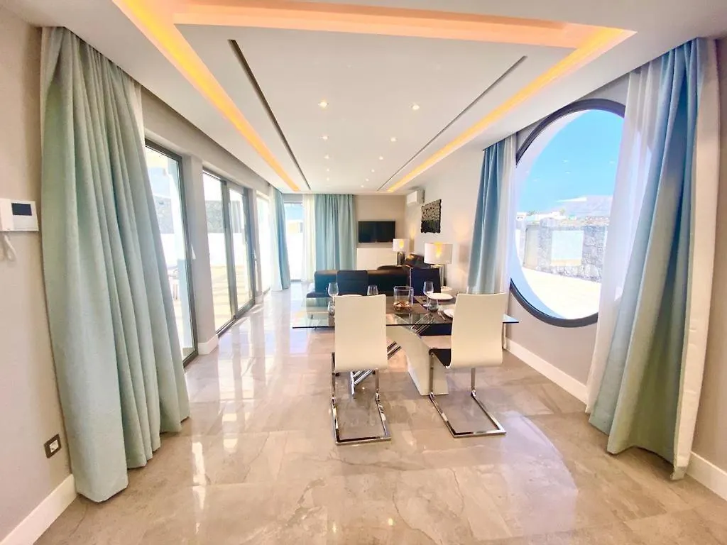 Luxury Villa Olivia 3 Beds - 3 Baths Puerto del Carmen  0*, Puerto del Carmen (Lanzarote)