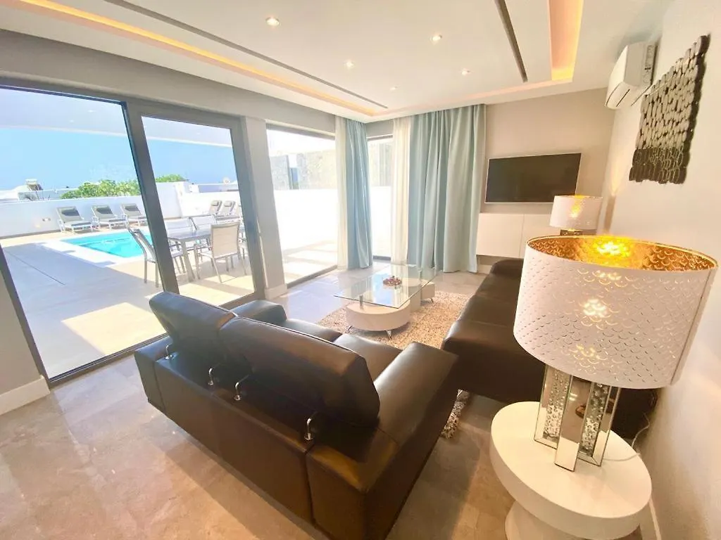 Luxury Villa Olivia 3 Beds - 3 Baths Puerto del Carmen   Puerto del Carmen (Lanzarote)