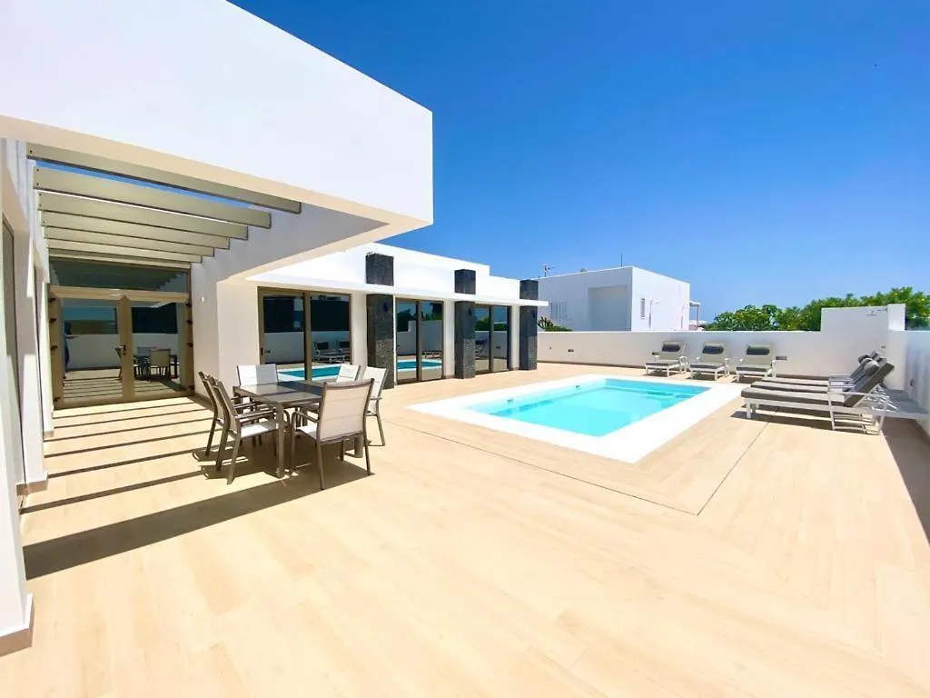Luxury Villa Olivia 3 Beds - 3 Baths Puerto del Carmen  Puerto del Carmen (Lanzarote)