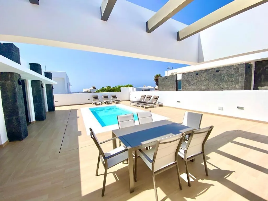 Luxury Villa Olivia 3 Beds - 3 Baths Puerto del Carmen   Puerto del Carmen (Lanzarote)